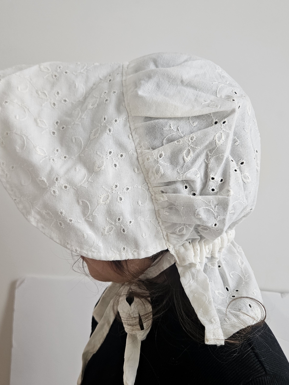 Vintage White Eyelet Cotton Bonnet with Ties Size 4 Years